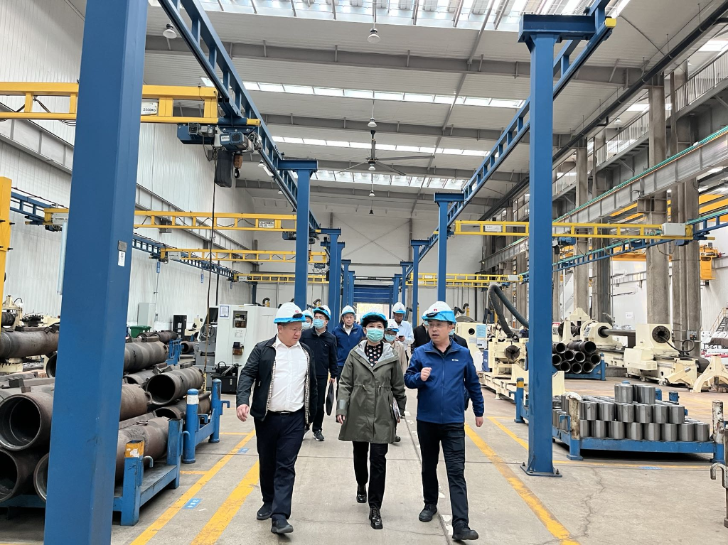 河南省科技厅副厅长陶曼晞、航空港区管委会副主任魏学彬一行莅临AG旗舰厅工业园